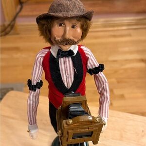 Byers Choice Ltd Caroler Vintage Photographer with Camera 1999
